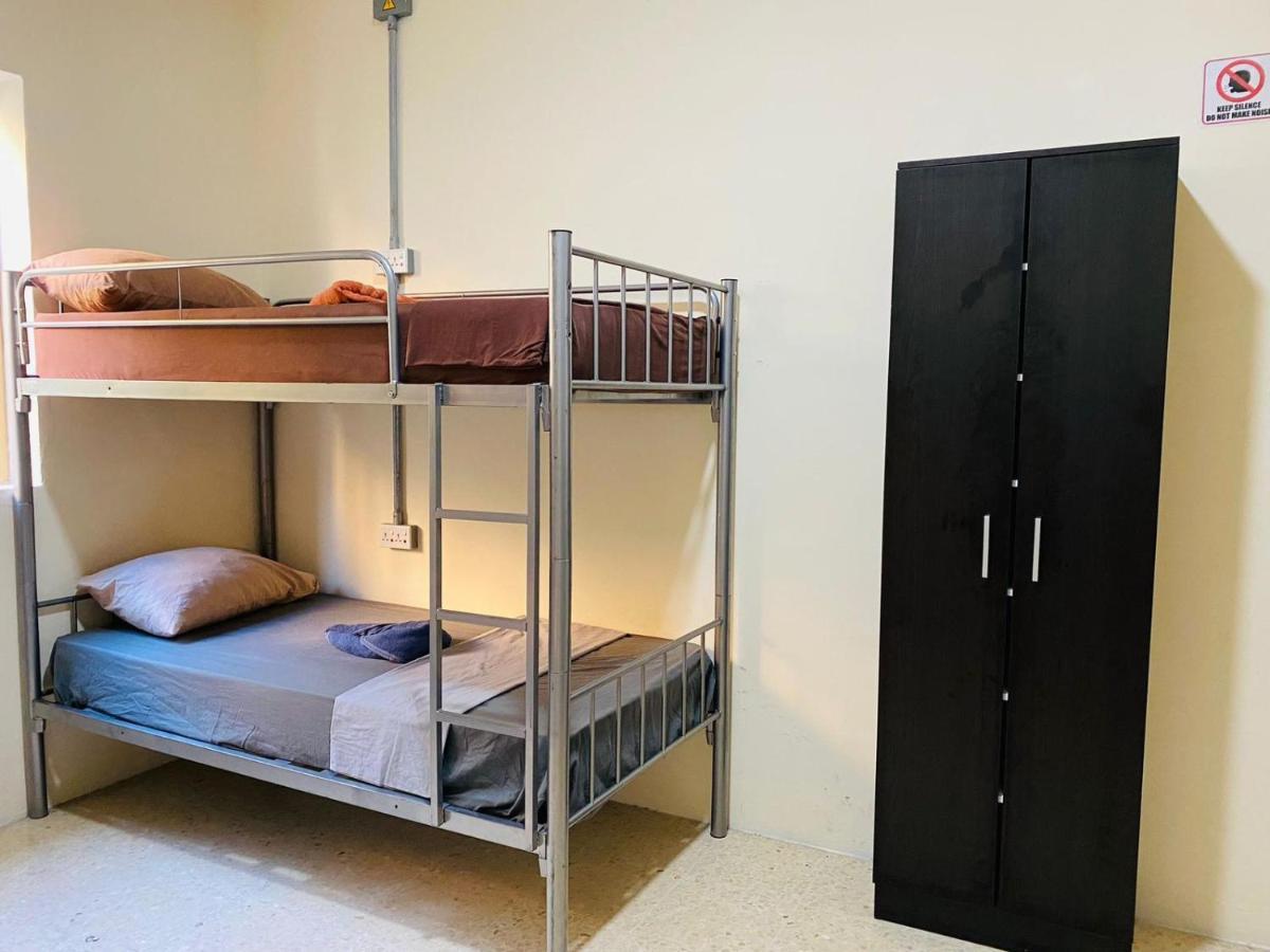 Ommi Hostel Saint Julian's ภายนอก รูปภาพ