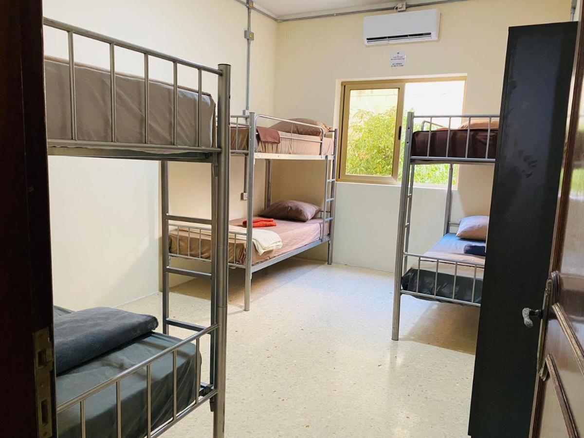 Ommi Hostel Saint Julian's ภายนอก รูปภาพ