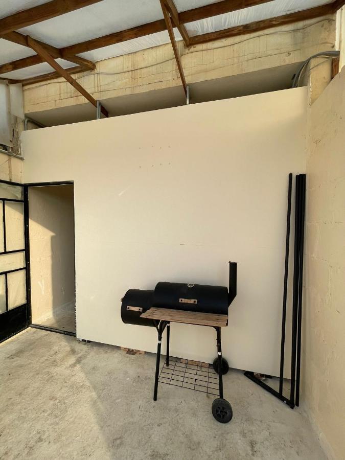 Ommi Hostel Saint Julian's ภายนอก รูปภาพ