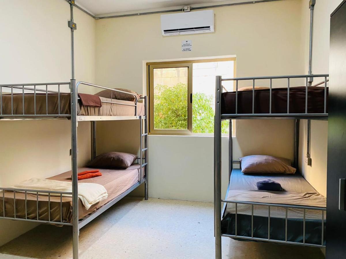 Ommi Hostel Saint Julian's ภายนอก รูปภาพ